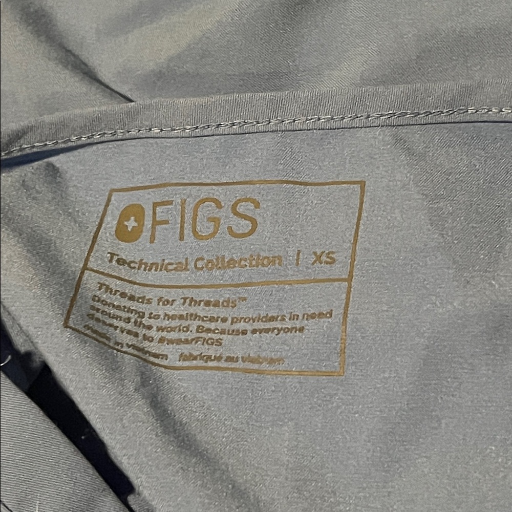Size XS Figs Ceil Blue two pocket v neck top - Picture 4 of 4